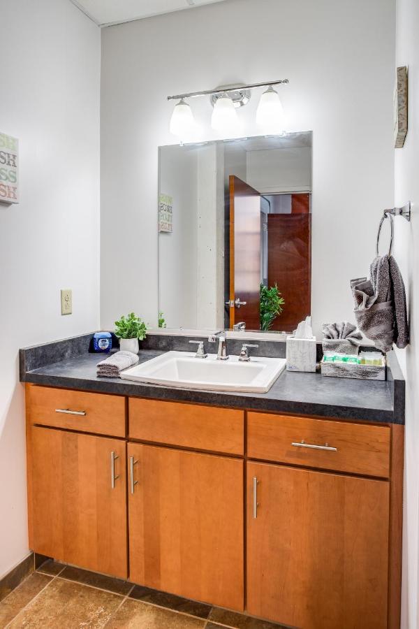 Ny Style Centric Loft With King Bed By Park Ave Apartamento Rochester Exterior foto